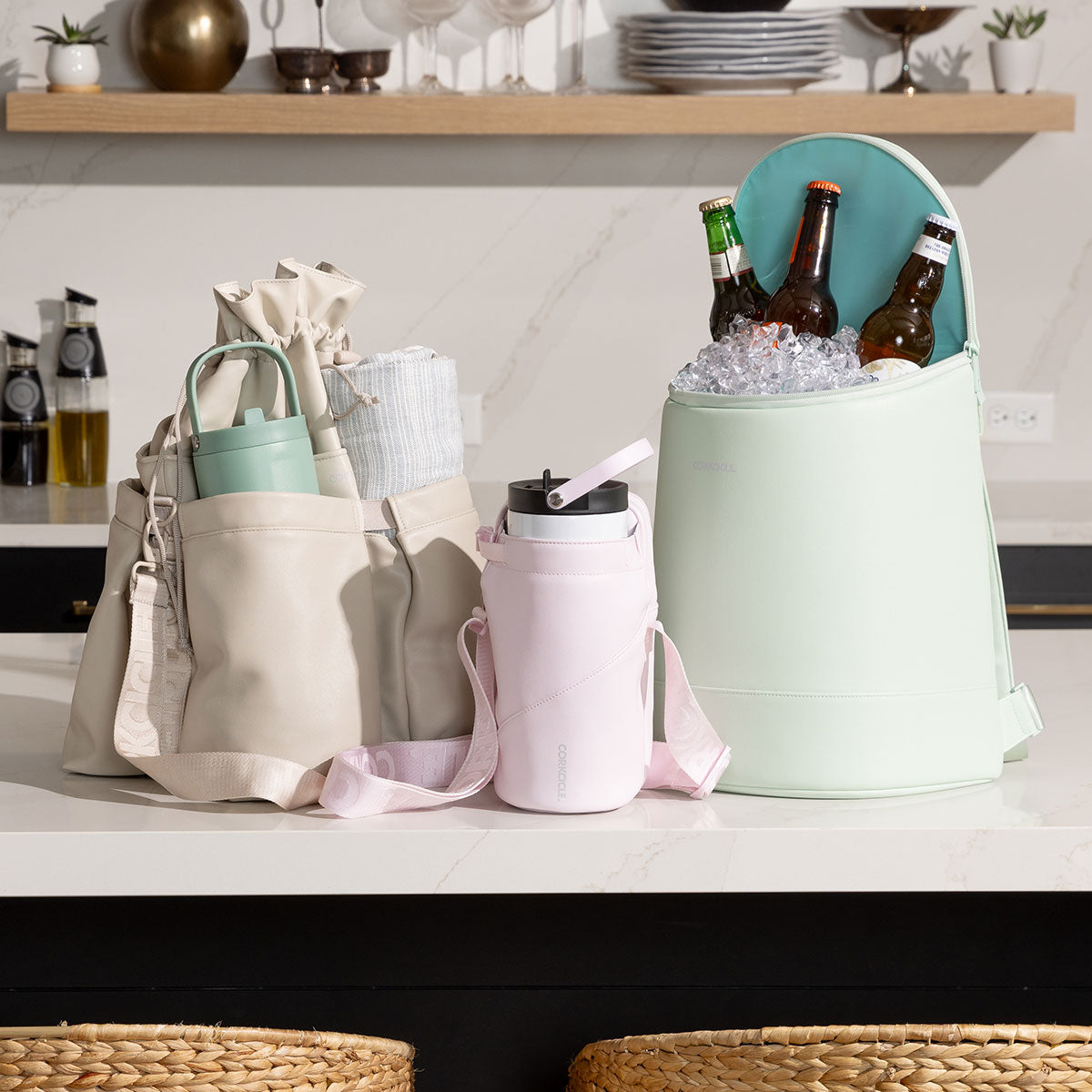 beverage-bucket-bag-r0 6c4793ad3b8e--group-lifestyle1.jpg