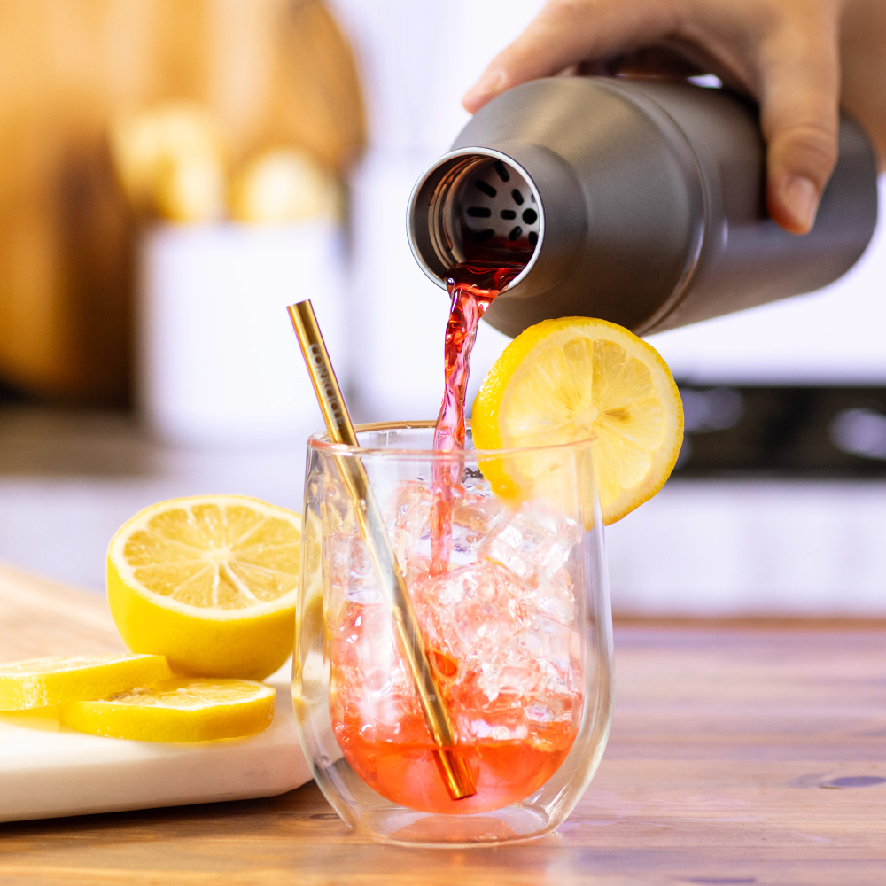 cocktail-shaker-lid-q0 Cocktail_Shaker_lifestyle_1_0f873eef-26b9-477a-b301-4dde25c00201.png